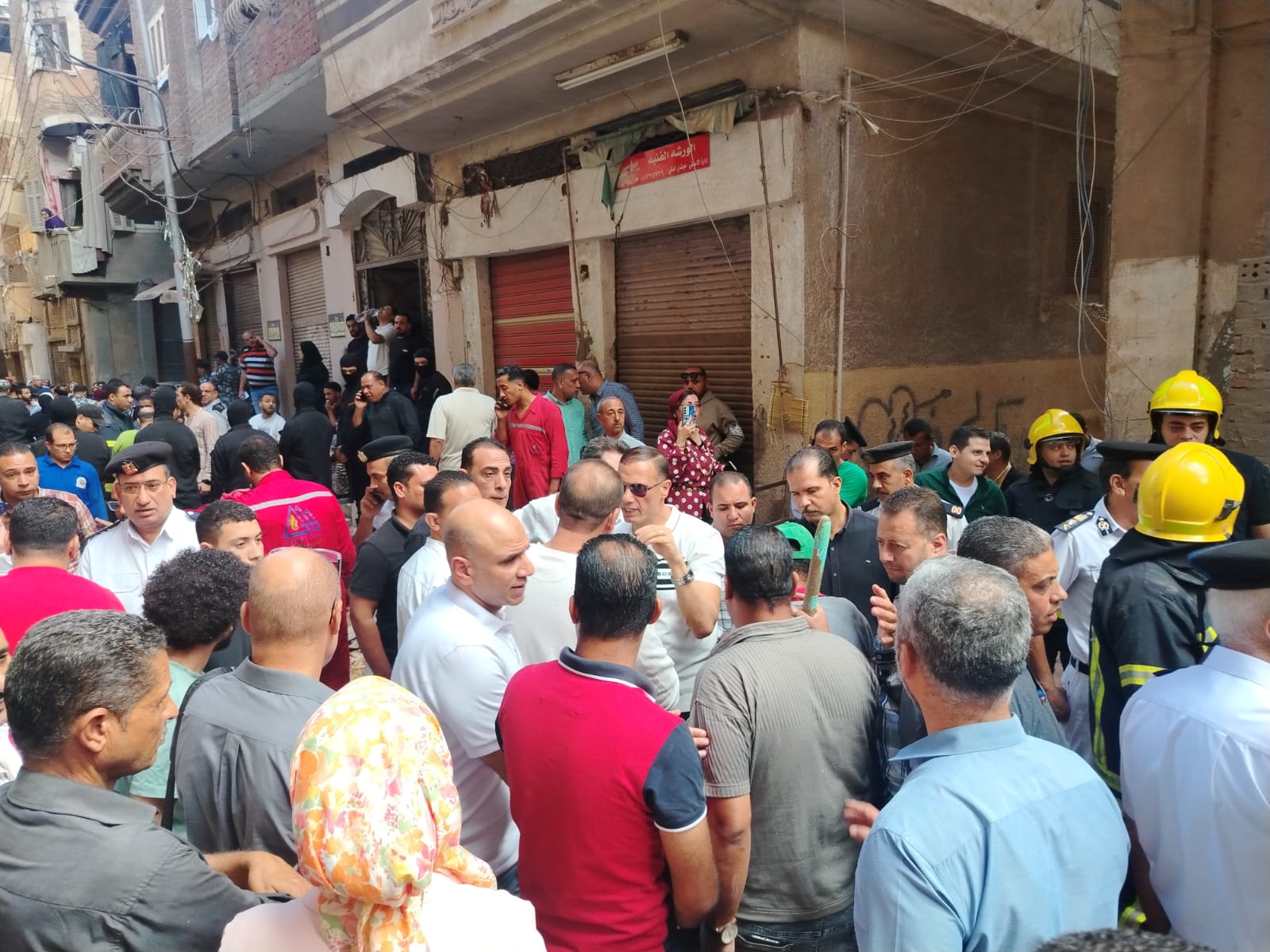 صرف إعانات عاجلة لأسر ضحايا عقار سوق اللبن بالمحلة صرف إعانات عاجلة لأسر ضحايا عقار سوق اللبن بالمحلة