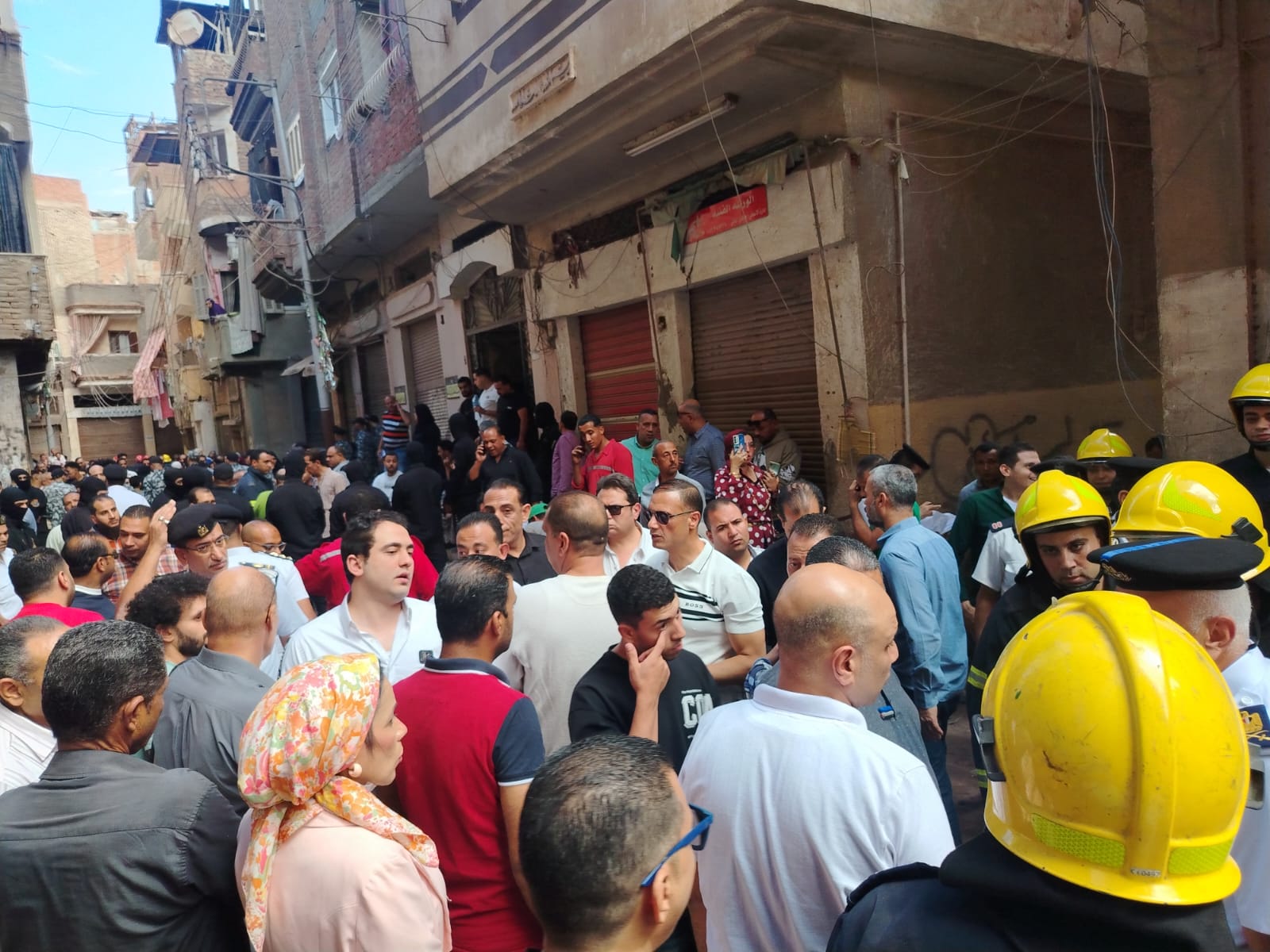 صرف إعانات عاجلة لأسر ضحايا عقار سوق اللبن بالمحلة صرف إعانات عاجلة لأسر ضحايا عقار سوق اللبن بالمحلة