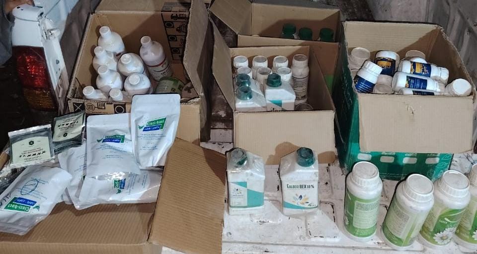 ضبط 2 طن ونصف أعلاف مغشوشة وأدوية منتهية بالفيوم ضبط 2 طن ونصف أعلاف مغشوشة وأدوية منتهية بالفيوم