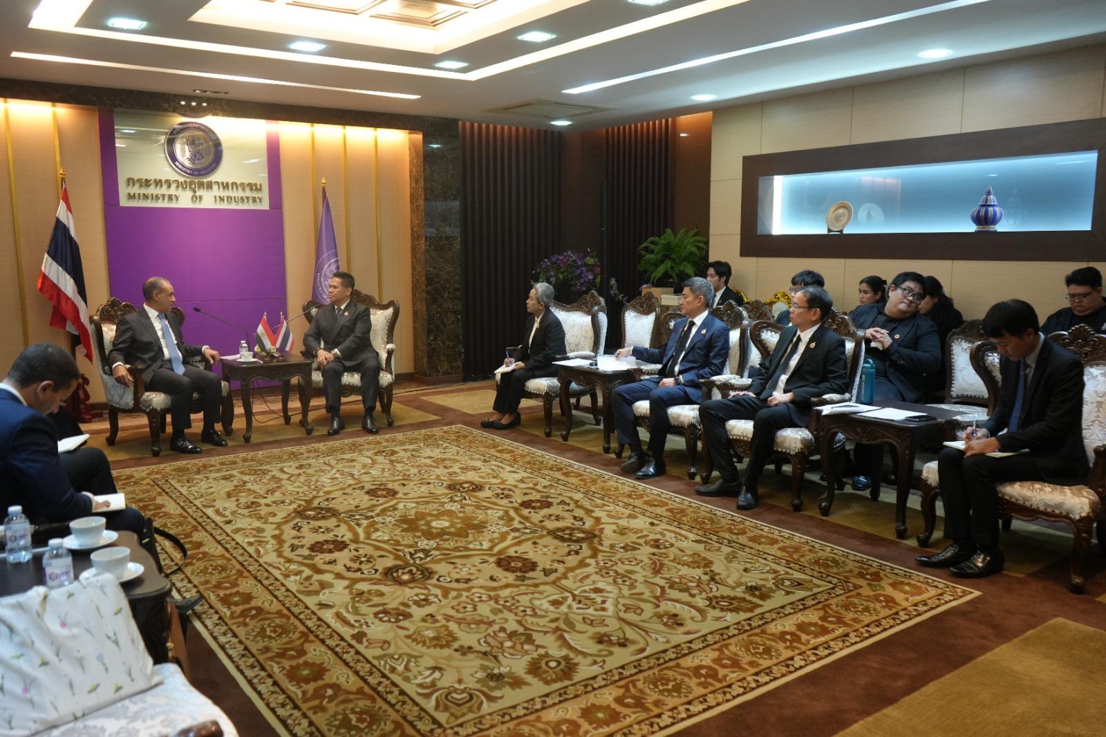 عبد العاطي يبحث مع الوزير التايلاندي تعزيز الاستثمارات