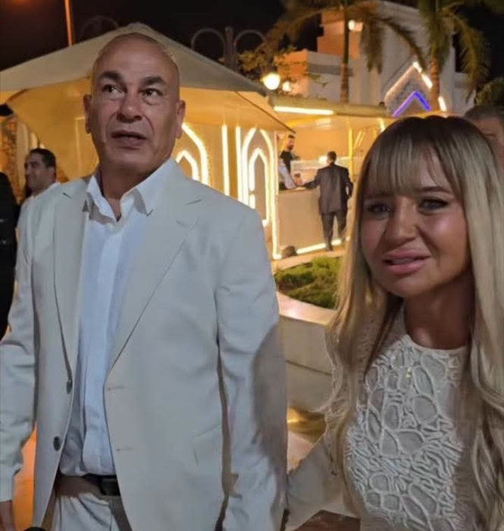 فرحة وزغرودة زوجة إبراهيم حسن في عقد قران نجلها فرحة وزغرودة زوجة إبراهيم حسن في عقد قران نجلها