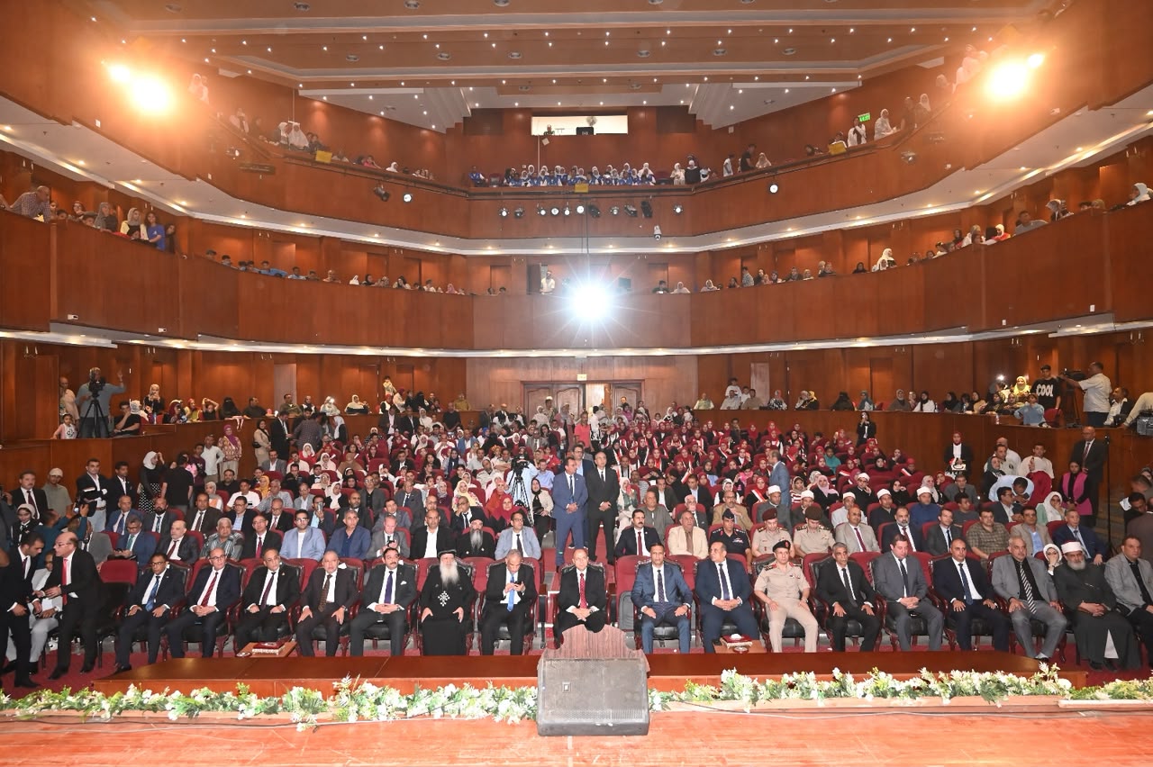 الغربية تحتفي بالعيد القومي الـ228 وتكرم المتميزين الغربية تحتفي بالعيد القومي الـ228 وتكرم المتميزين