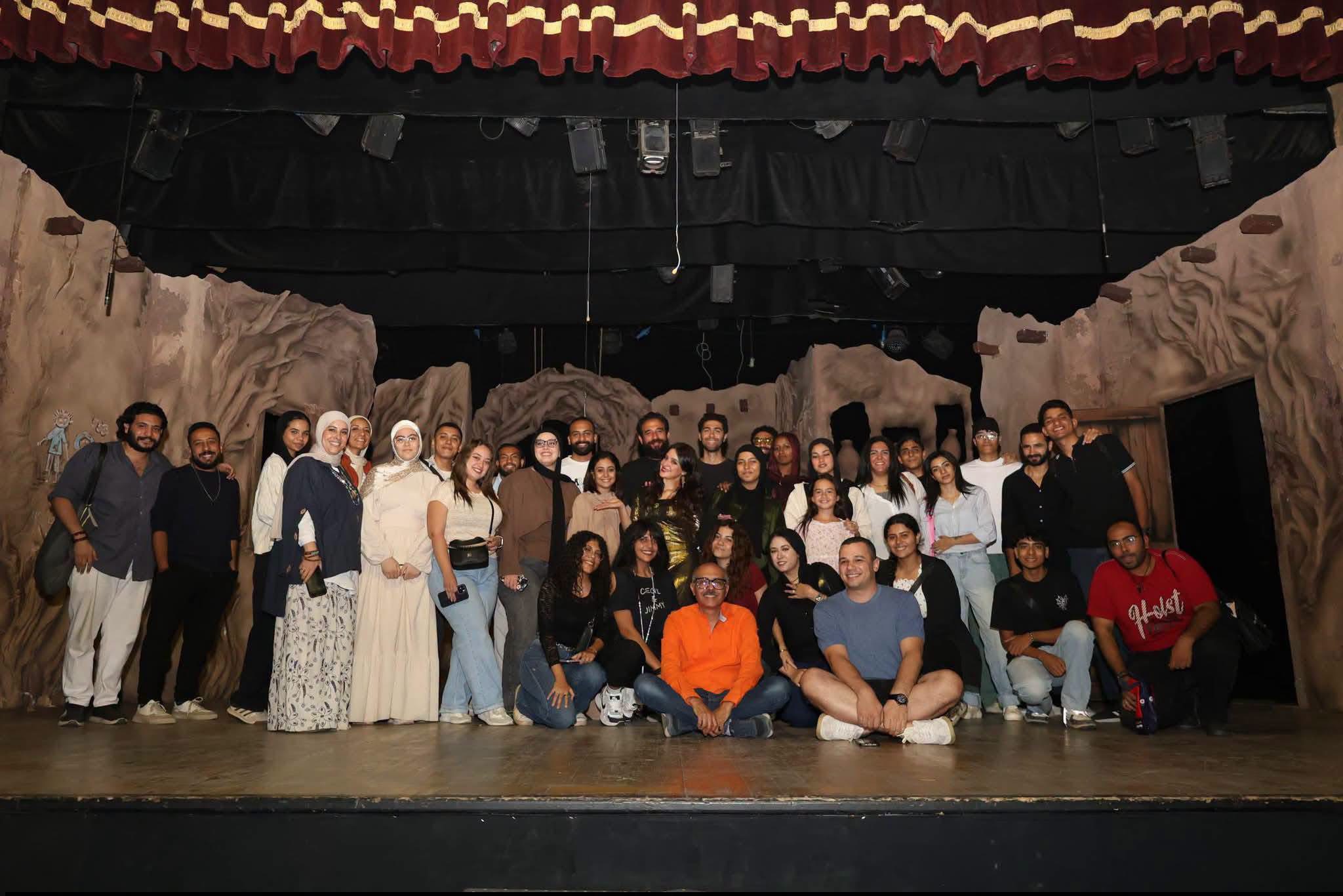 كامل العدد و«متولي وشفيقة» يواصل خطف الأنظار على مسرح الطليعة كامل العدد و«متولي وشفيقة» يواصل خطف الأنظار على مسرح الطليعة