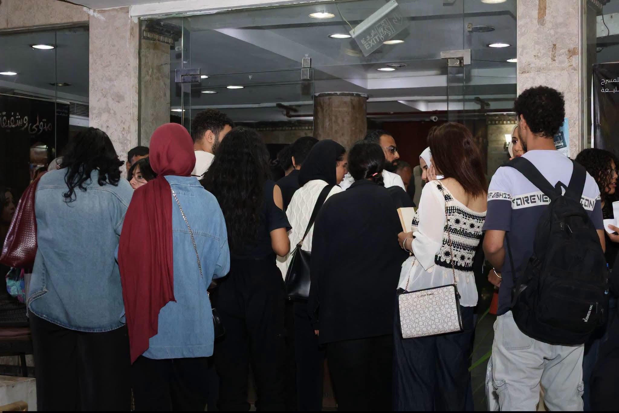 كامل العدد و«متولي وشفيقة» يواصل خطف الأنظار على مسرح الطليعة كامل العدد و«متولي وشفيقة» يواصل خطف الأنظار على مسرح الطليعة