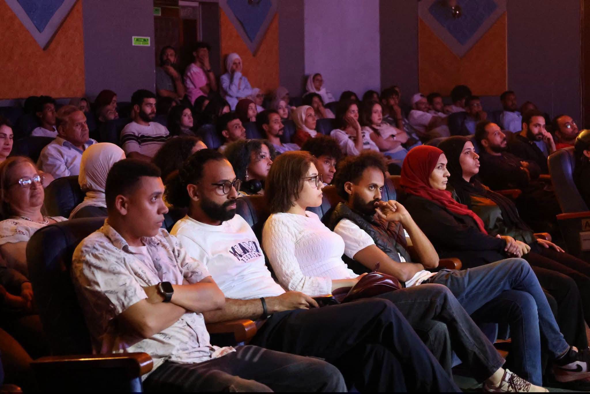 كامل العدد و«متولي وشفيقة» يواصل خطف الأنظار على مسرح الطليعة كامل العدد و«متولي وشفيقة» يواصل خطف الأنظار على مسرح الطليعة
