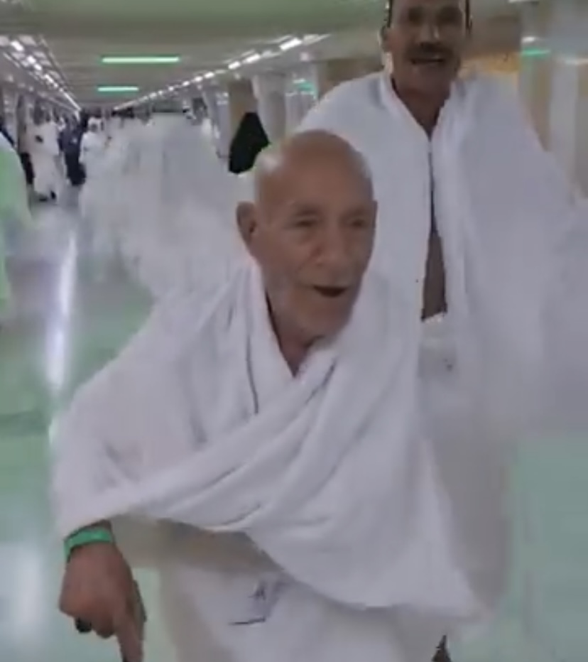 فيديو مسن أثناء العمرة يشعل التواصل قبل وفاته