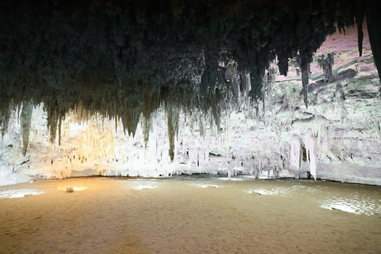 كهف الجارة بالوادي الجديد إحدى عجائب الصحراء الغربية كهف الجارة بالوادي الجديد إحدى عجائب الصحراء الغربية