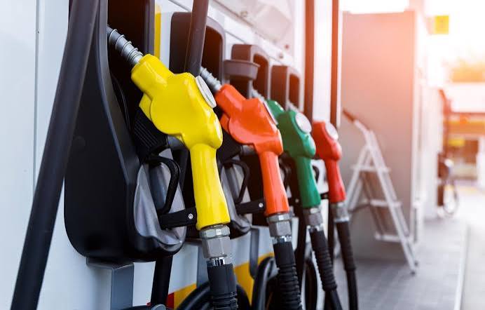 الوقود الممتاز – هل يستحق كل هذا العناء؟ كيف يختلف عن المعتاد؟ | Moje-auto.pl