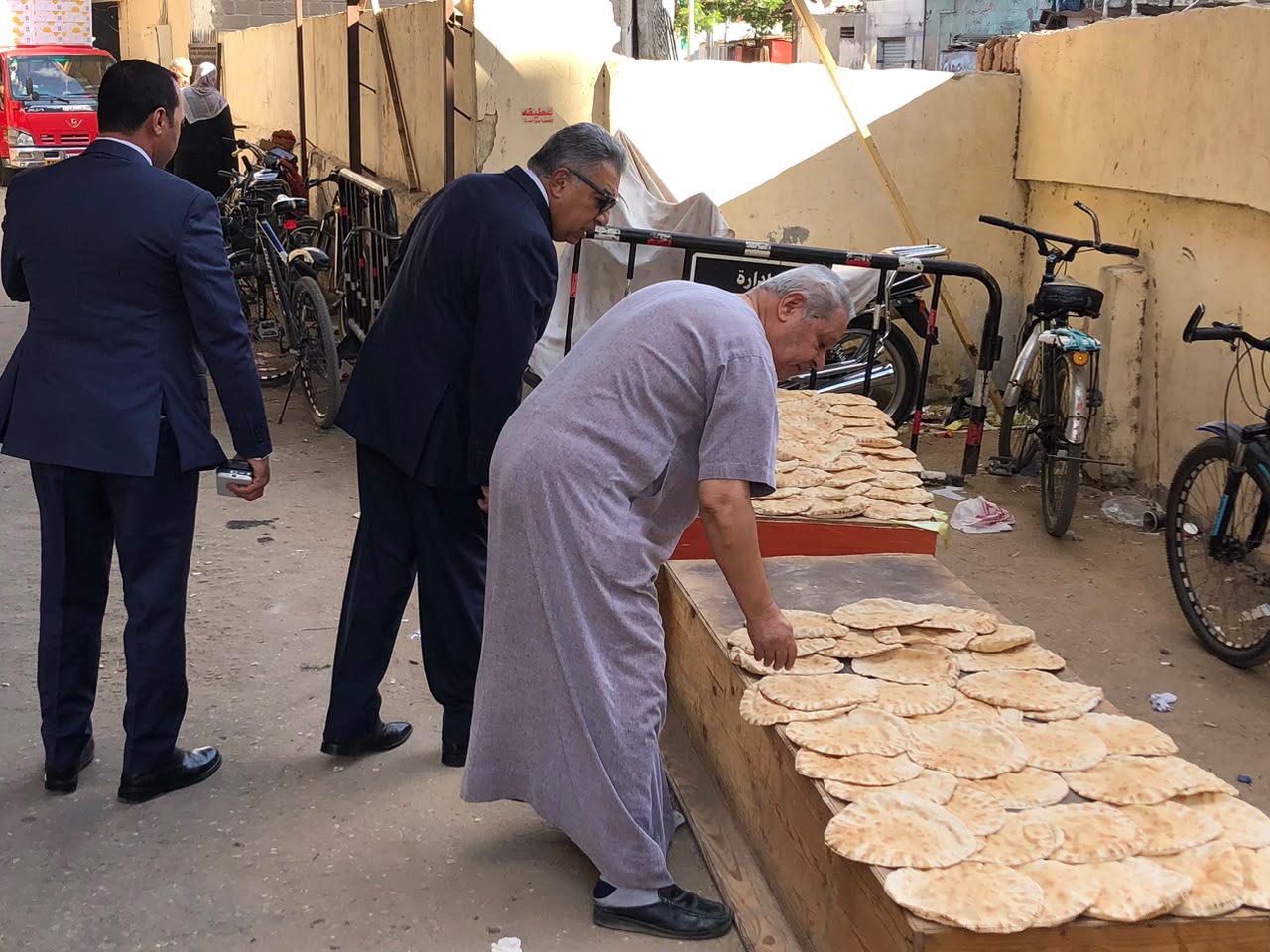 محافظ الدقهلية يتفقد مخبز المحافظة لمتابعة جودة الخبز محافظ الدقهلية يتفقد مخبز المحافظة لمتابعة جودة الخبز