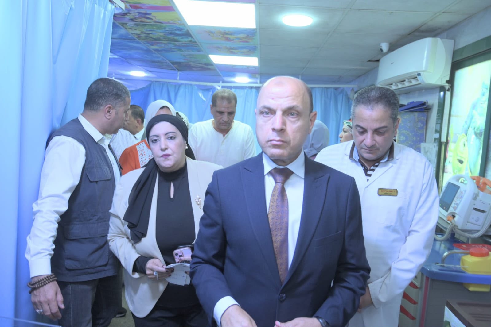 محافظ الغربية يزور مصابي حادث معهد دنوشر بالمحلة