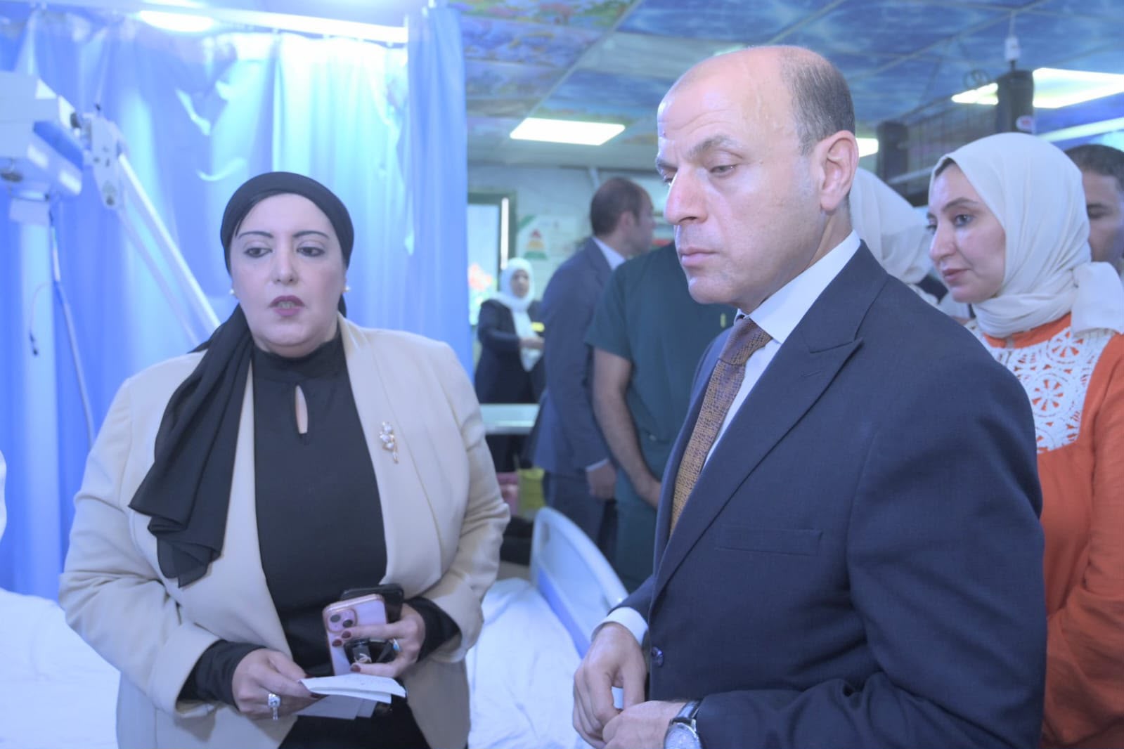 محافظ الغربية يزور مصابي حادث معهد دنوشر بالمحلة