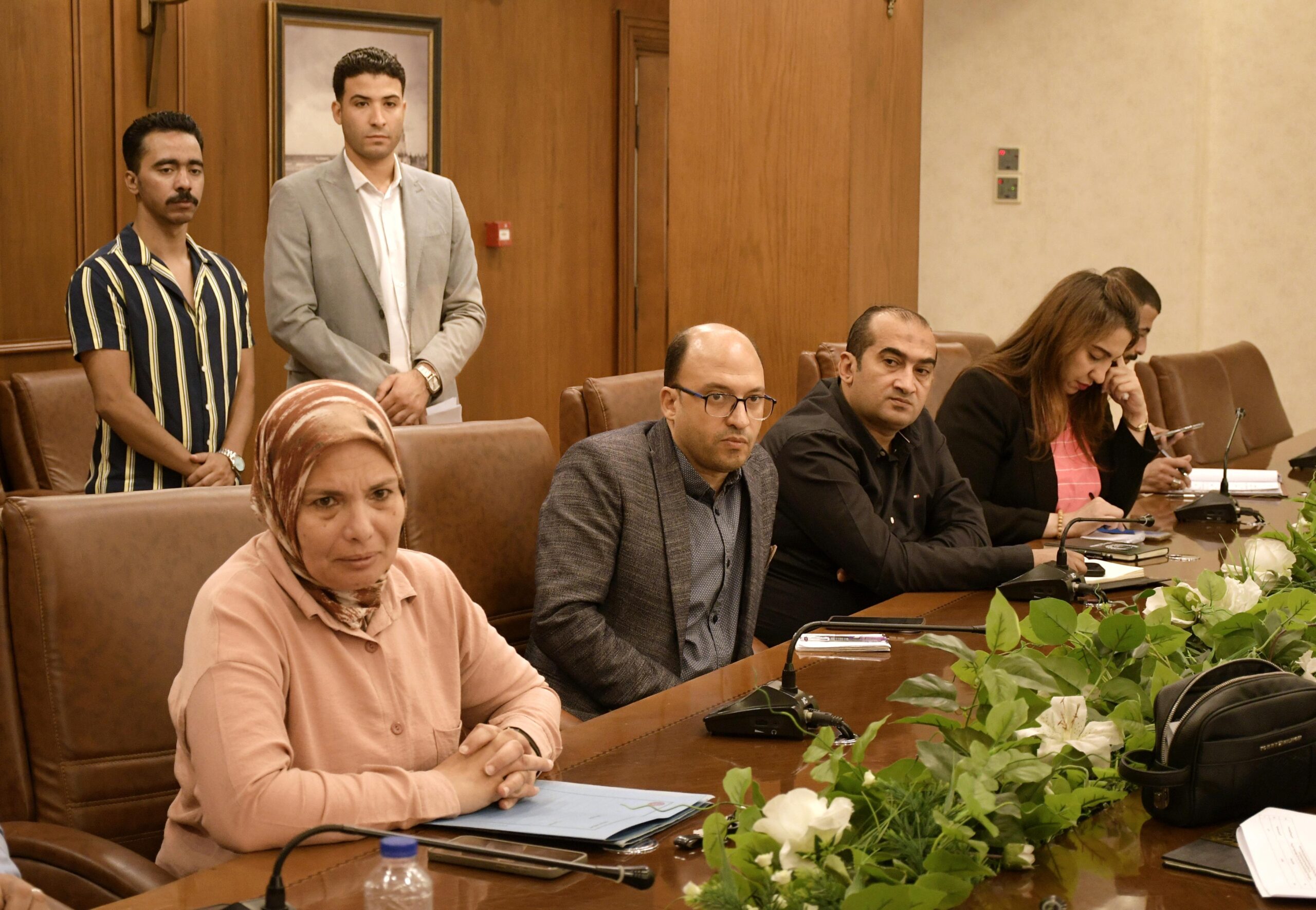 محافظ بورسعيد يستقبل المواطنين ويبحث مشكلاتهم وطلبات العمل