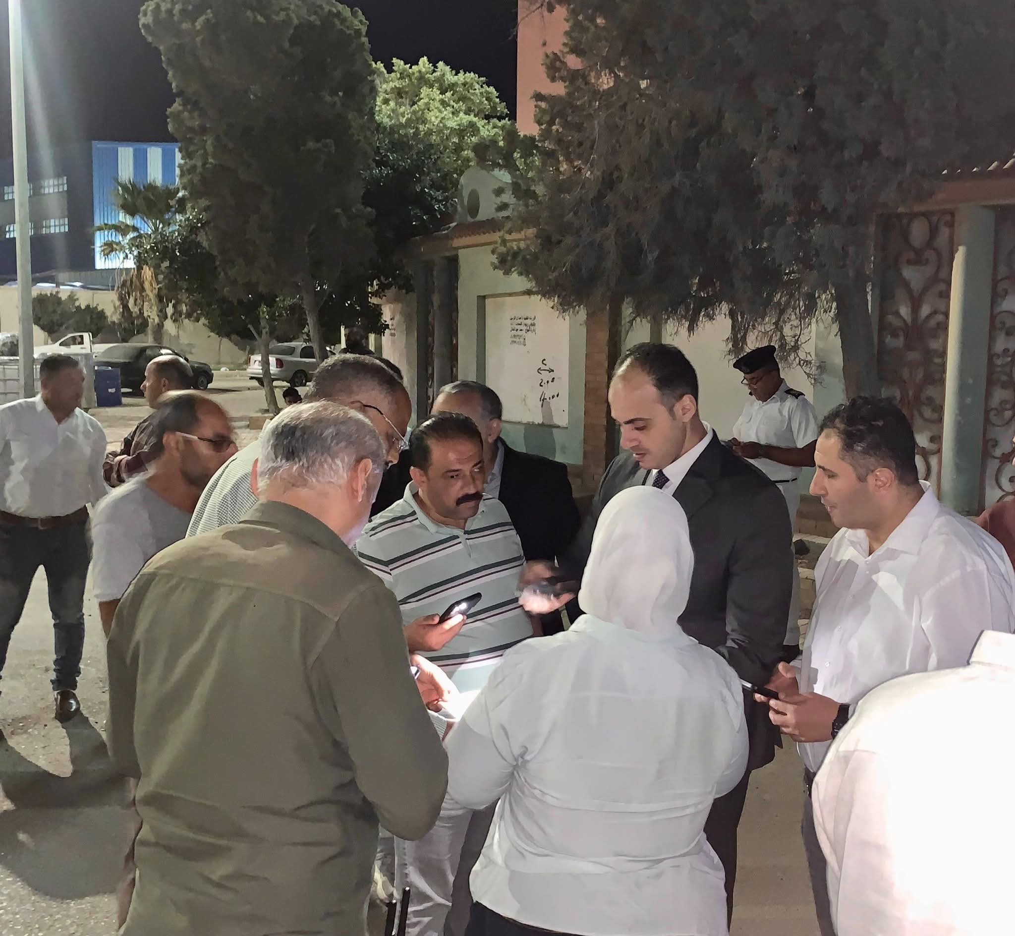 محافظ دمياط يتابع السيطرة على حريق مصنع كيماويات محافظ دمياط يتابع السيطرة على حريق مصنع كيماويات