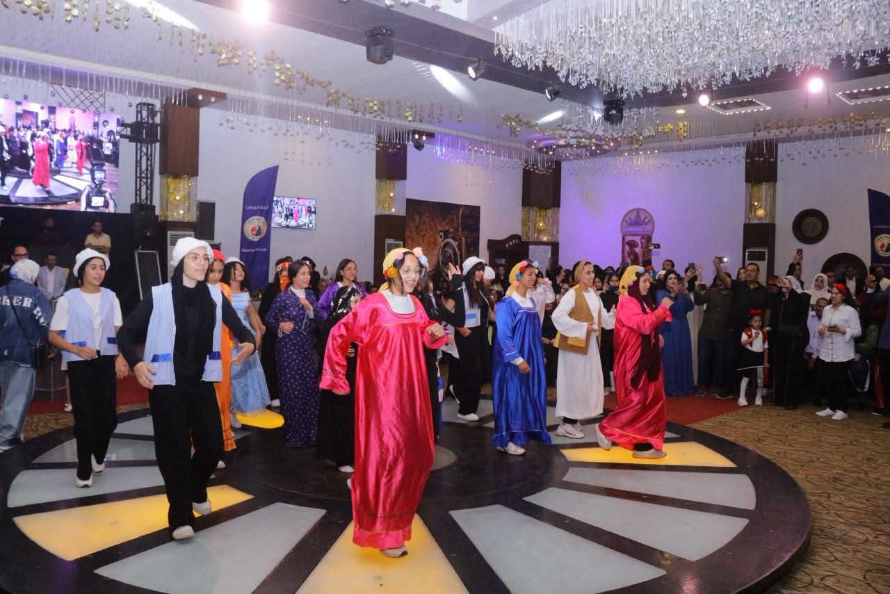 محافظ دمياط يشارك في احتفالية أكتوبر ويكرم أسر الشهداء محافظ دمياط يشارك في احتفالية أكتوبر ويكرم أسر الشهداء
