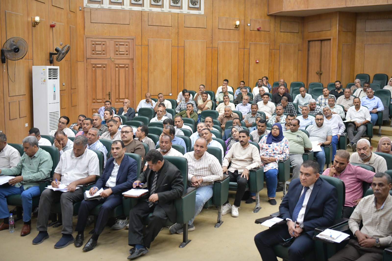 محافظ قنا يوجه بحصر مواقع المشايات المعدنية على الترع محافظ قنا يوجه بحصر مواقع المشايات المعدنية على الترع