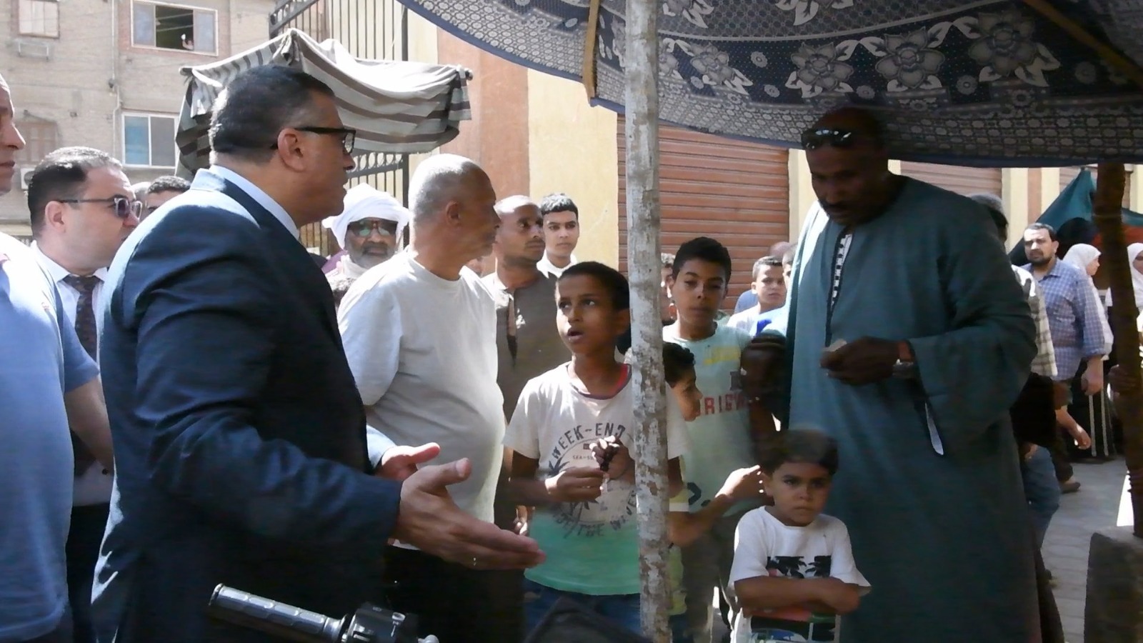 محافظ قنا يحيل مسؤولي السوق ومجلس المدينة بنجع حمادي للتحقيق محافظ قنا يحيل مسؤولي السوق ومجلس المدينة بنجع حمادي للتحقيق