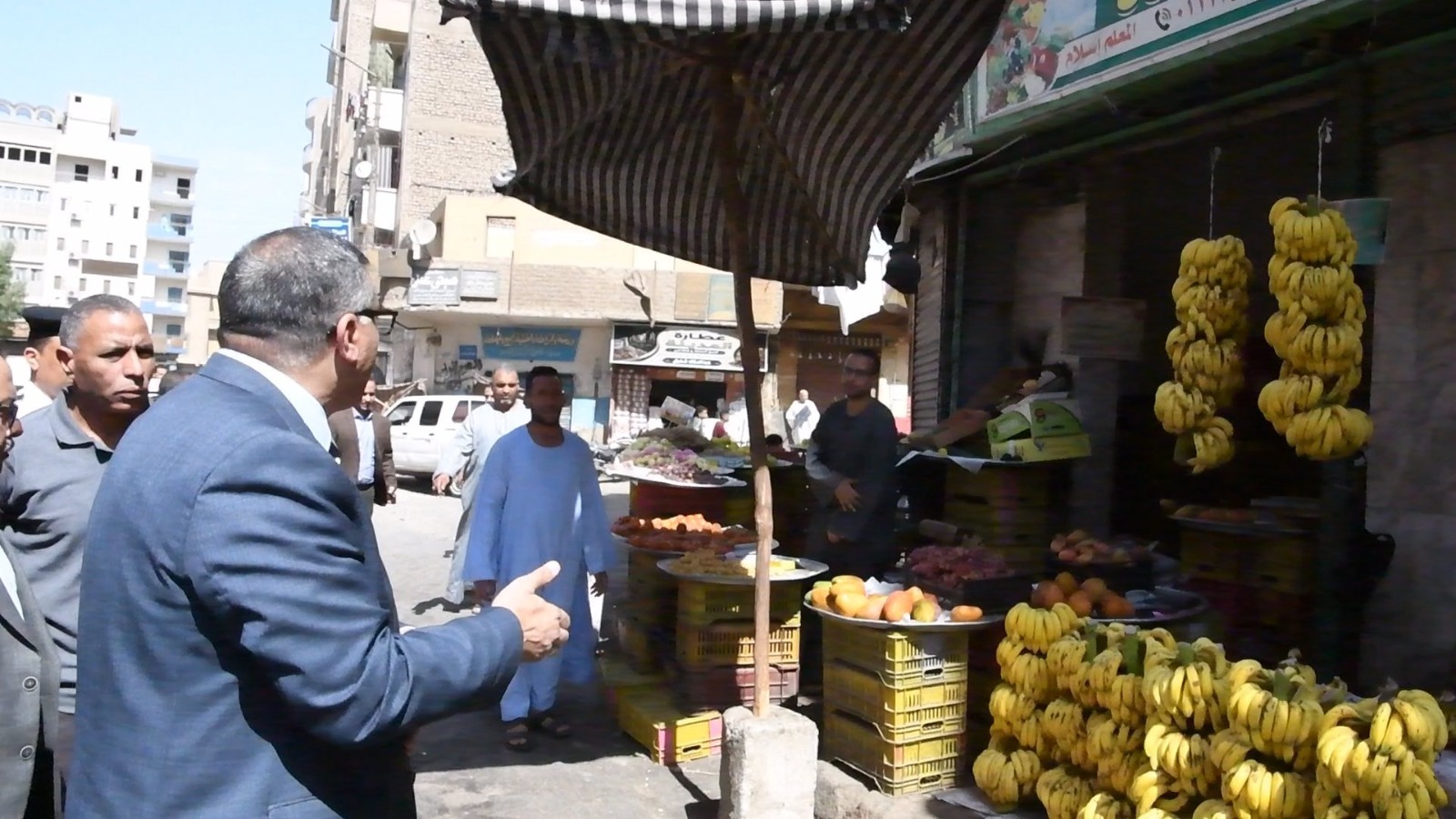 محافظ قنا يحيل مسؤولي السوق ومجلس المدينة بنجع حمادي للتحقيق محافظ قنا يحيل مسؤولي السوق ومجلس المدينة بنجع حمادي للتحقيق