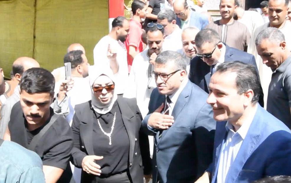 محافظ قنا يفتتح مسجد الرحمة بنجع سالم في نجع حمادي محافظ قنا يفتتح مسجد الرحمة بنجع سالم في نجع حمادي
