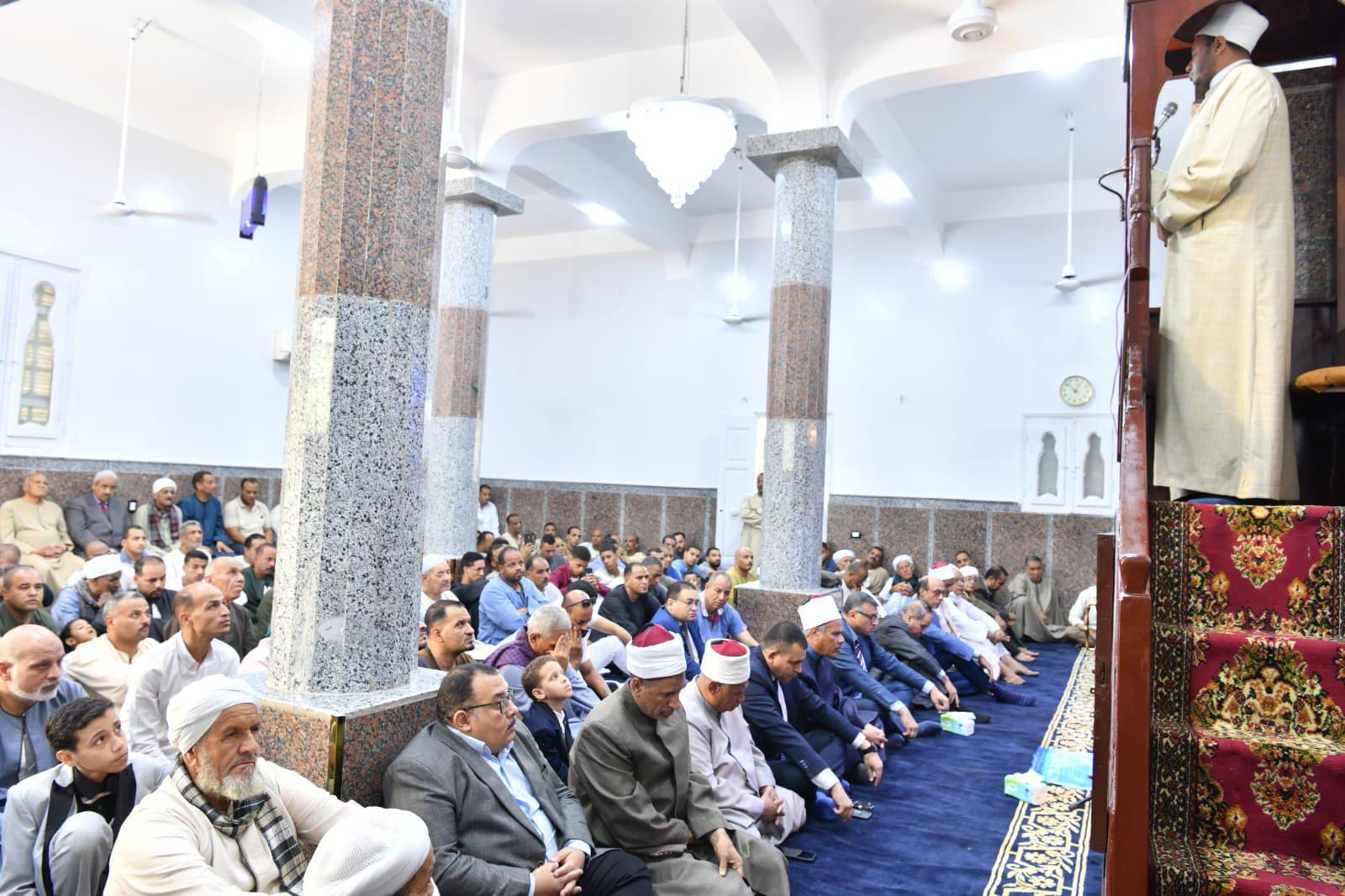 محافظ قنا يفتتح مسجد الرحمة بنجع سالم في نجع حمادي محافظ قنا يفتتح مسجد الرحمة بنجع سالم في نجع حمادي