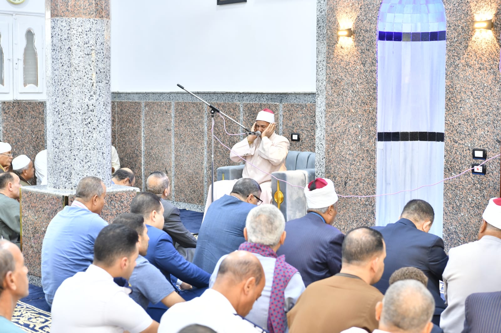 محافظ قنا يفتتح مسجد الرحمة بنجع سالم في نجع حمادي محافظ قنا يفتتح مسجد الرحمة بنجع سالم في نجع حمادي
