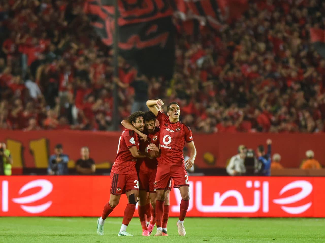 محمد هاني يحتفل بهدف الأهلي الأول في شباك الزمالك