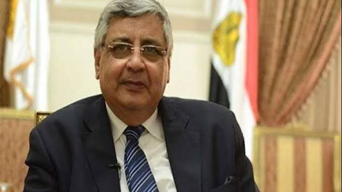 عوض تاج الدين يطمئن المصريين بشأن التطورات الفيروسية عوض تاج الدين