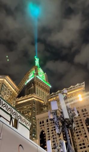 الأخضر يضيء سماء مكة مع غرة جمادى الأولى الأخضر يضيء سماء مكة مع غرة جمادى الأولى
