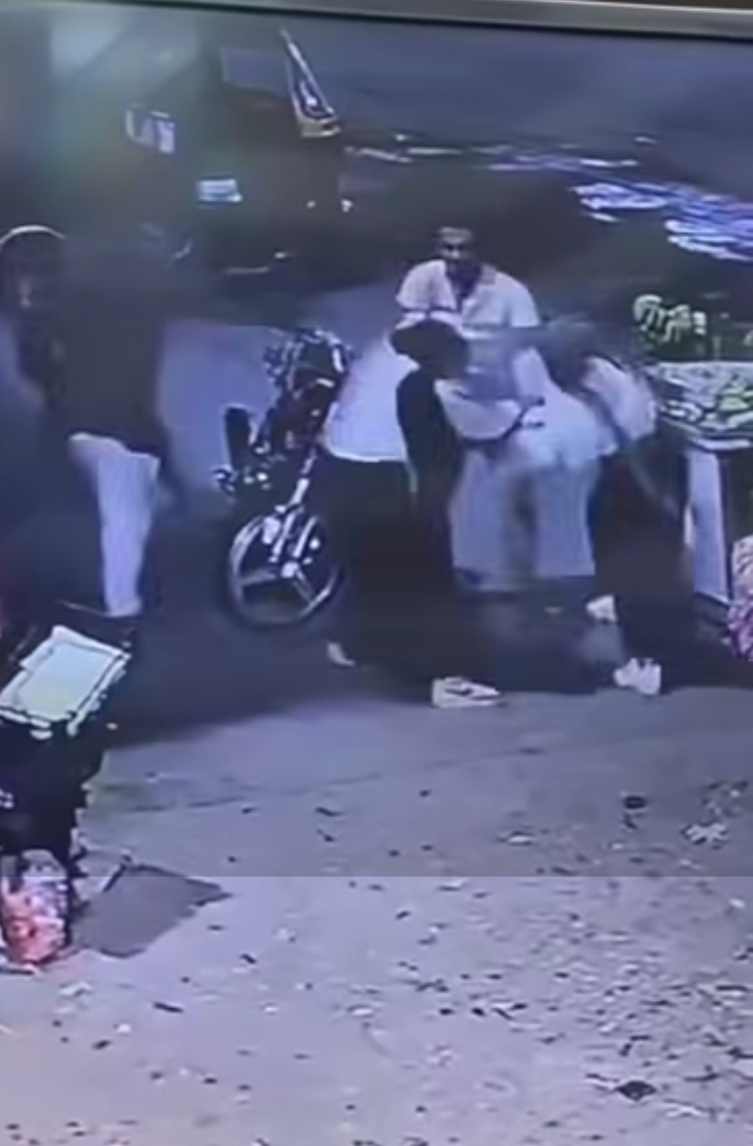 تفاصيل جديدة في واقعة سحل فتاتين بالفيوم وتسليم المتهم نفسه تفاصيل جديدة في واقعة سحل فتاتين بالفيوم وتسليم المتهم نفسه