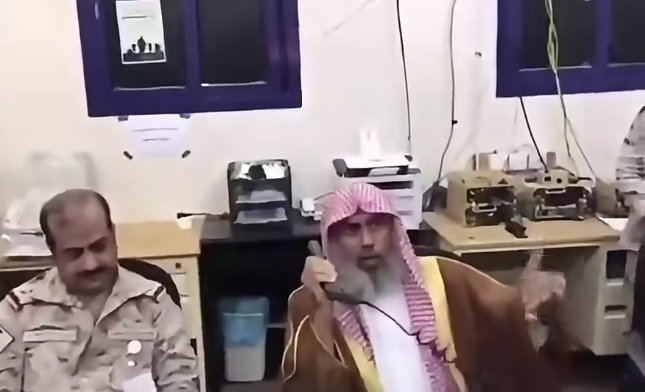 مفتي السعودية يدعو القوات للتضحية بأرواحهم ضد الحوثيين مفتي السعودية يدعو القوات للتضحية بأرواحهم ضد الحوثيين
