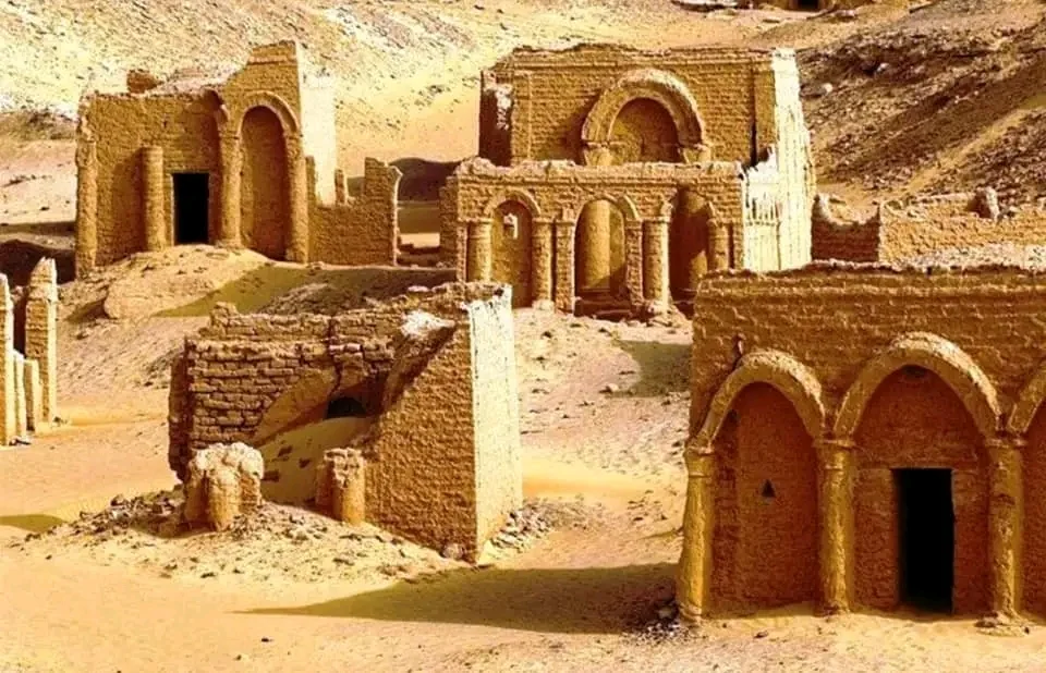 مقابر البجوات اهم آثار الوادى الجديد القبطية مقابر البجوات اهم آثار الوادى الجديد القبطية