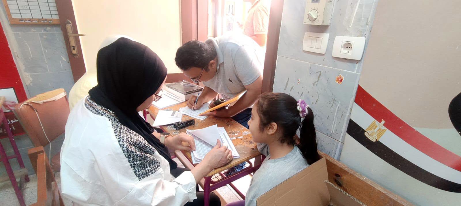 صور تسليم التابلت لطلاب أولى ثانوي بالمدارس