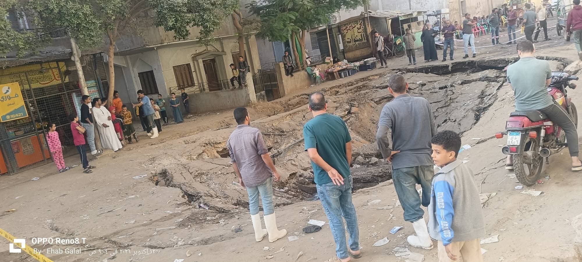 هبوط أرضي بطريق المنوات في أبوالنمرس بسبب كسر خط مياه هبوط أرضي بطريق المنوات في أبوالنمرس بسبب كسر خط مياه