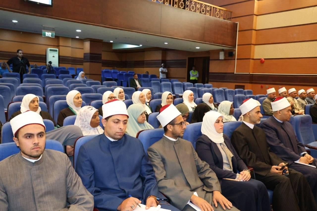 وزير الأوقاف والسفير الجزائري يفتتحان دورة للواعظات وزير الأوقاف والسفير الجزائري يفتتحان دورة للواعظات