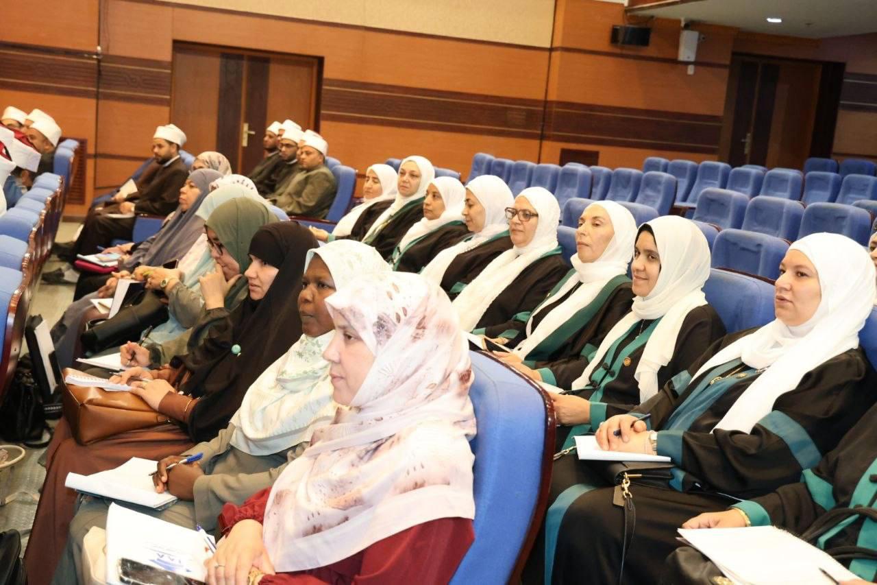 وزير الأوقاف والسفير الجزائري يفتتحان دورة للواعظات وزير الأوقاف والسفير الجزائري يفتتحان دورة للواعظات