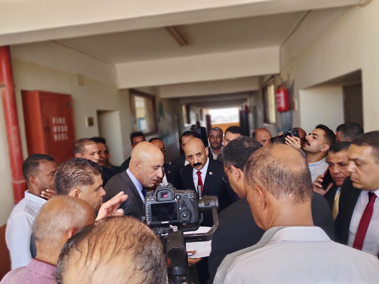 وزير التعليم يستمع لمطالب معلمي حلايب وشلاتين ويشيد بهم وزير التعليم يستمع لمطالب معلمي حلايب وشلاتين ويشيد بهم