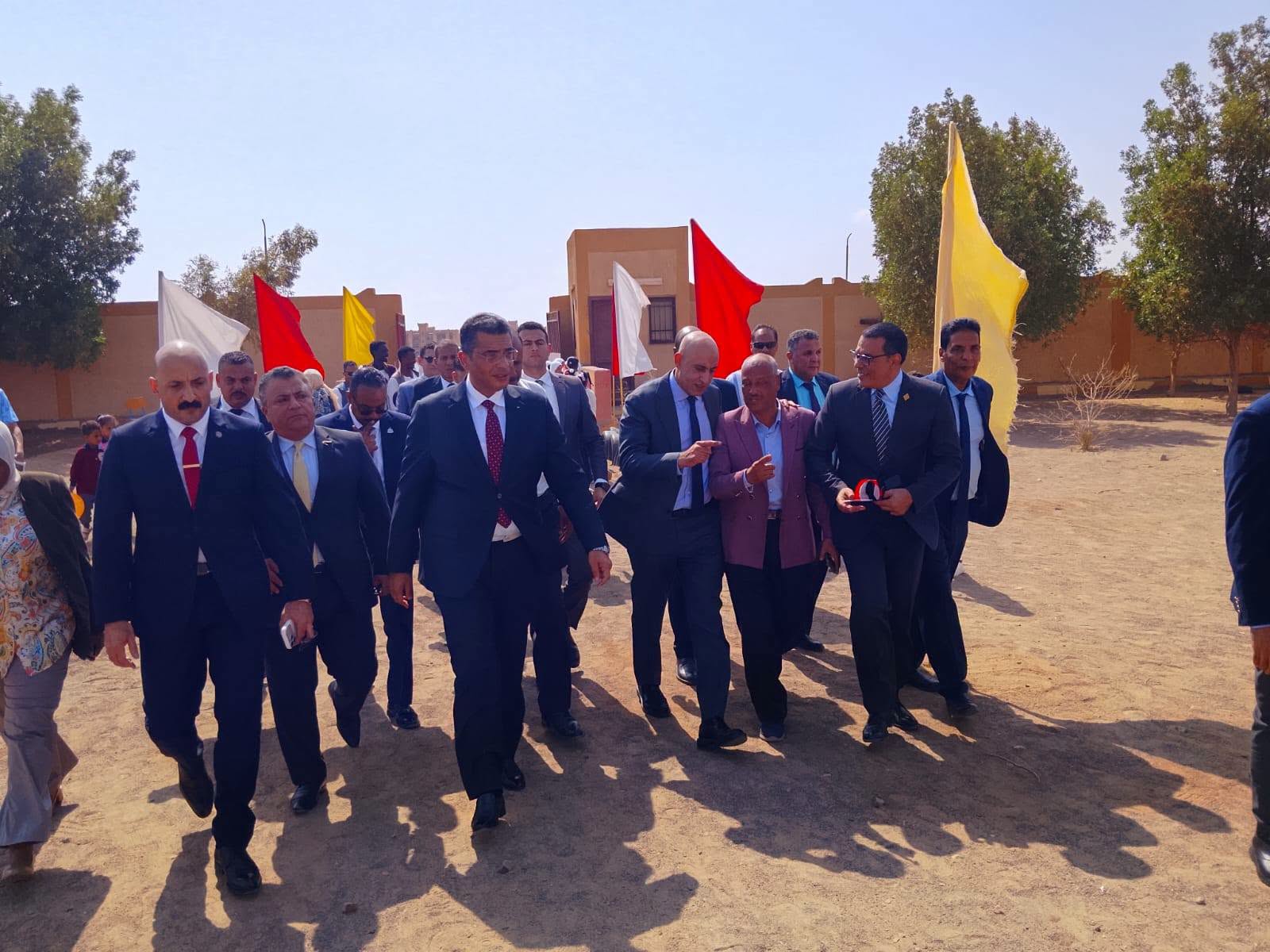 وزير التعليم يستمع لمطالب معلمي حلايب وشلاتين ويشيد بهم وزير التعليم يستمع لمطالب معلمي حلايب وشلاتين ويشيد بهم