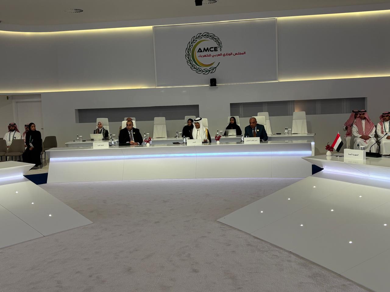 وزير الكهرباء يعلن تطوير قاعدة بيانات عربية للطاقة المتجددة وزير الكهرباء يعلن تطوير قاعدة بيانات عربية للطاقة المتجددة