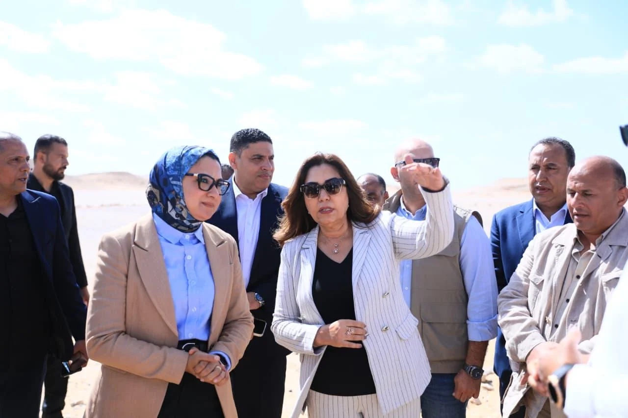 جانب من زيارة وزيرة البيئة جانب من زيارة وزيرة البيئة