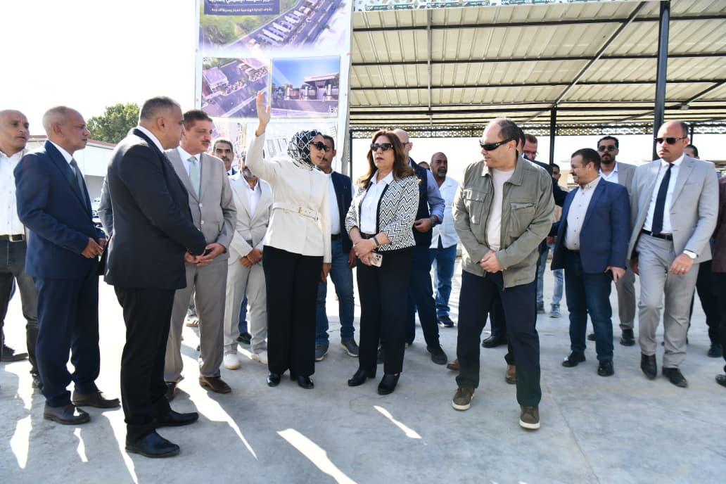وزيرة التنمية المحلية تتفقد مصنع تدوير المخلفات بالوادي الجديد وزيرة التنمية المحلية تتفقد مصنع تدوير المخلفات بالوادي الجديد