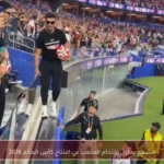 مشجع يحاول اقتحام الملعب في افتتاح كأس العالم 2026