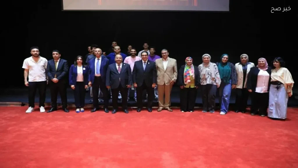 جامعة القاهرة تكرم الفائزين بمهرجان المسرح وتطلق مهرجان القاعة