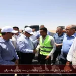تكريم وزير النقل للمهندسين والعاملين بمحور دراو بأسوان
