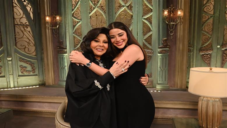 يارا السكري وصاحبة السعادة