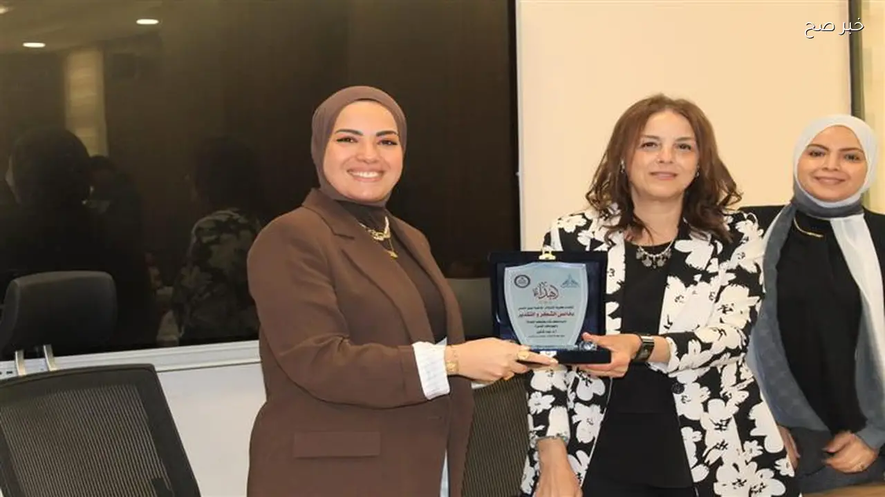 «إعلام عين شمس» تكرم آية عبد الرحمن لمساهمتها في برنامج «دولة التلاوة»