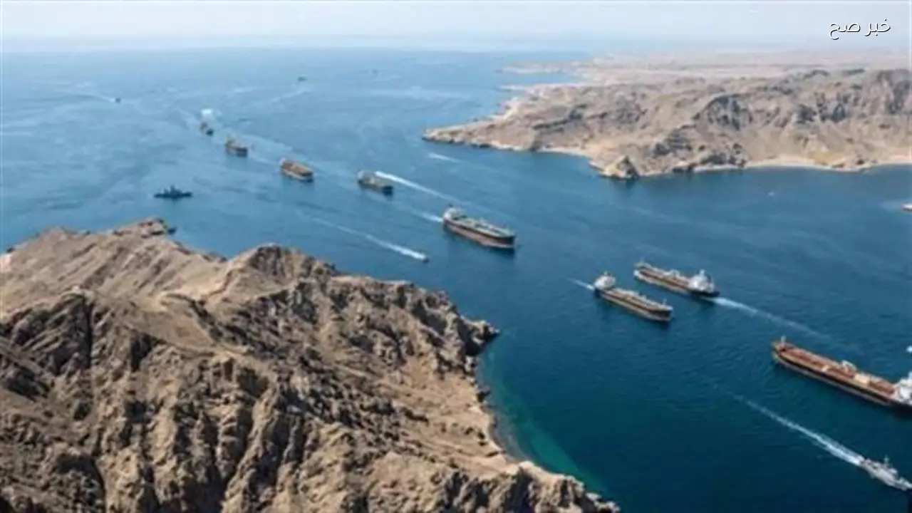 إيران تعلن إعادة فتح جزء من المجال الجوي ومضيق هرمز تحت سيطرتها