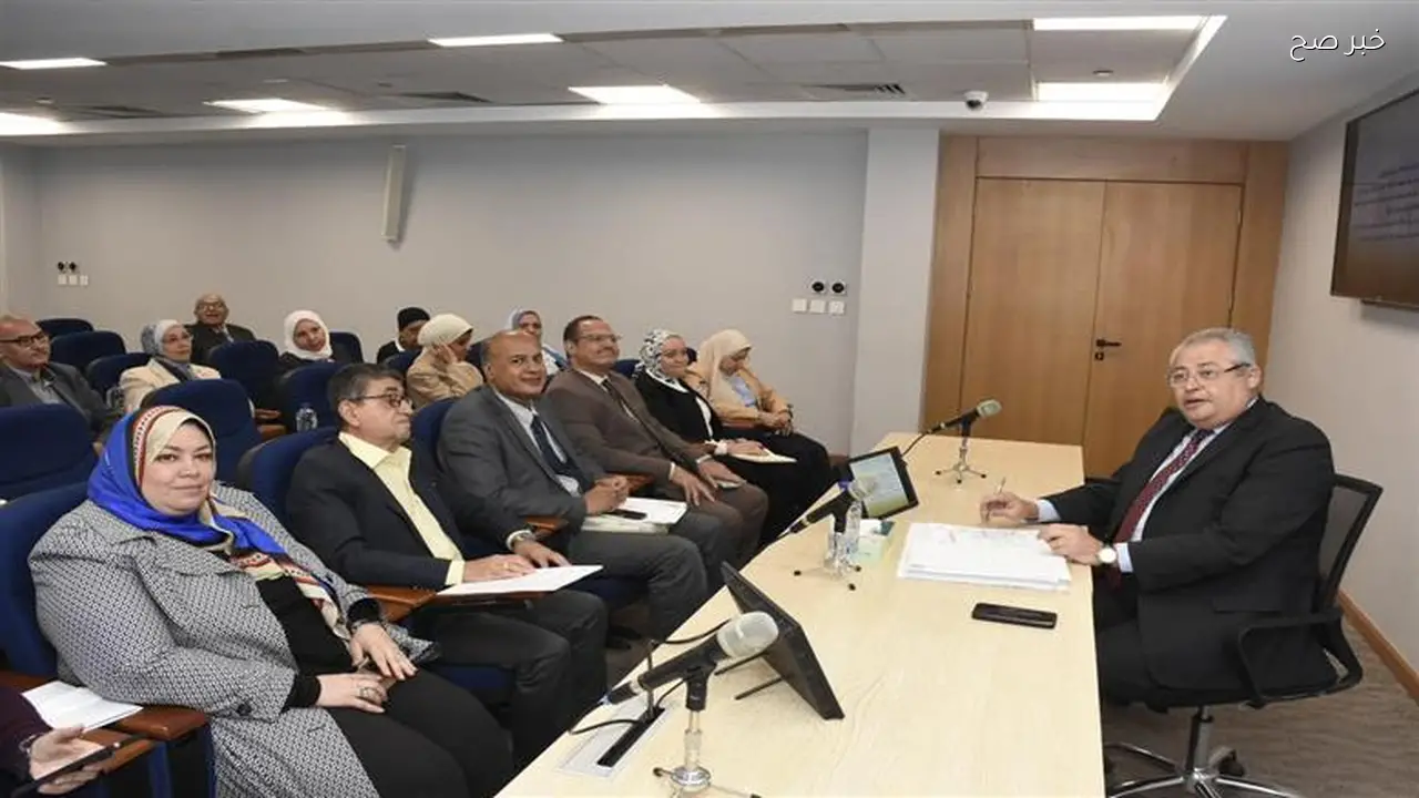 اجتماع «تعليم وطلاب عين شمس» يناقش استعدادات امتحانات الترم الثاني