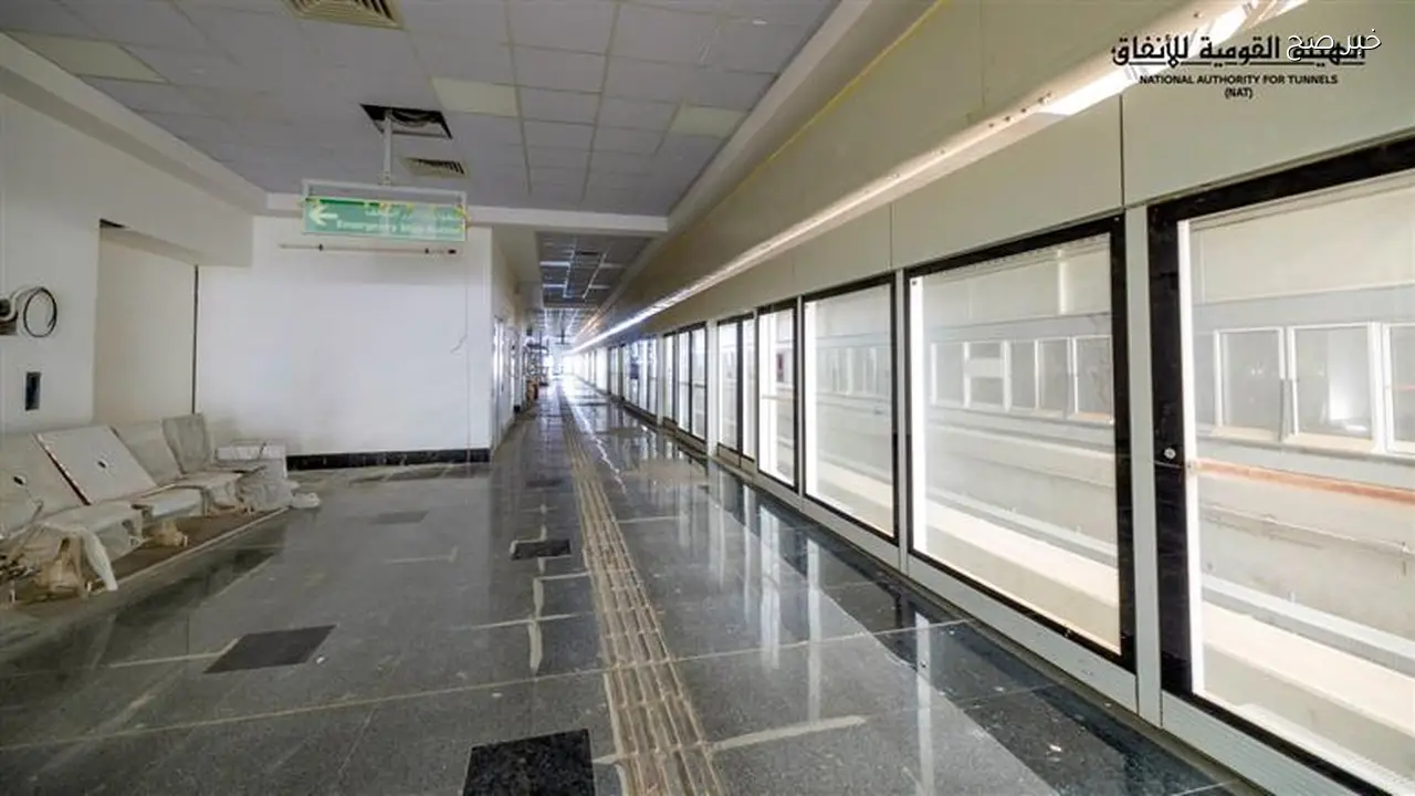 تجهيز محطات مونوريل غرب النيل ببوابات زجاجية وماكينات تذاكر ذكية