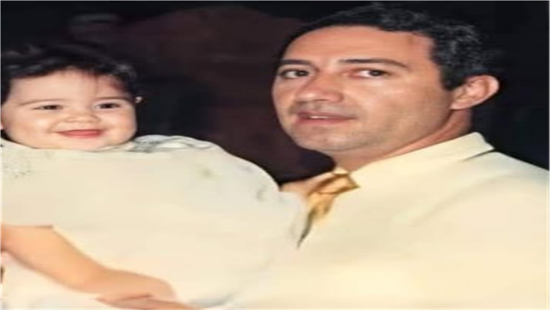 منة شلبي مع والدها