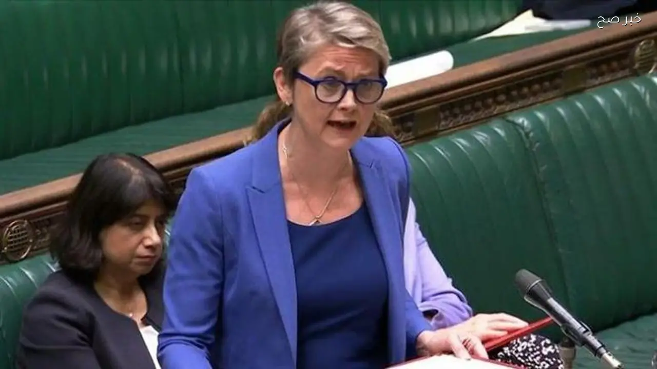 مباحثات بريطانية باكستانية لدعم وقف إطلاق النار وفتح طرق الشحن عبر هرمز