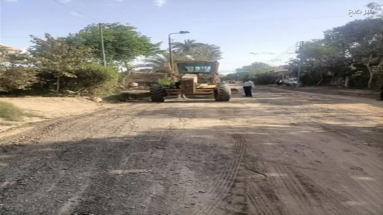 محافظ الجيزة يتابع تمهيد وتسوية الطرق في منشأة القناطر والعياط